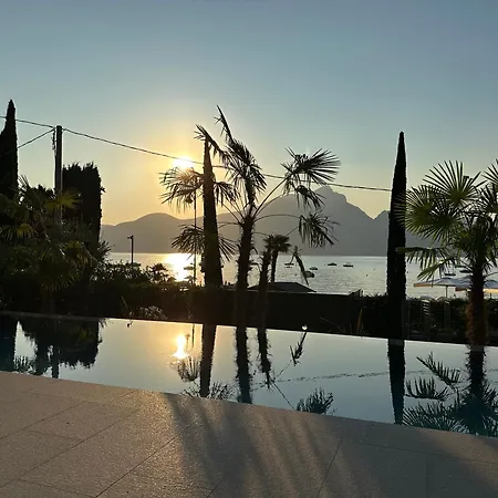 Luxury La Baia - Gartenwohnung Daire